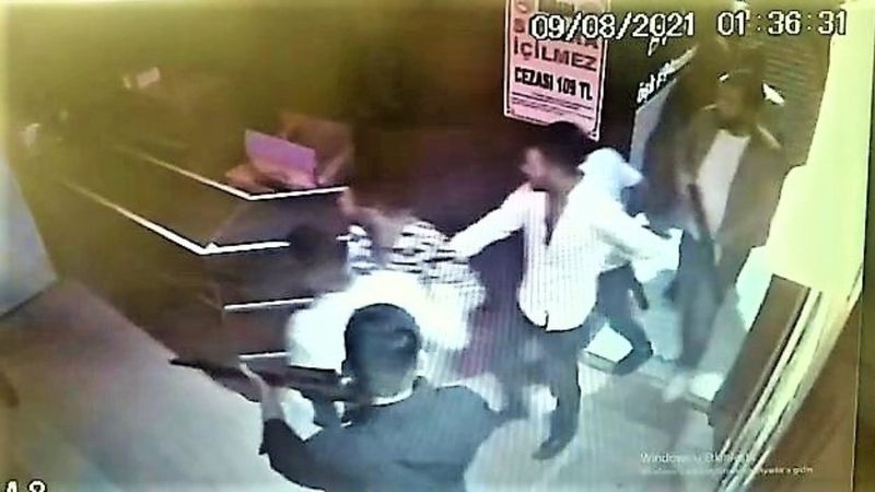 Denizli’de kız arkadaşının gazinoda çalıştığını öğrendi, silahlı çatışma çıktı