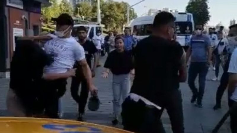 Taksim’de, İBB zabıtası kadına uçan tekme attı