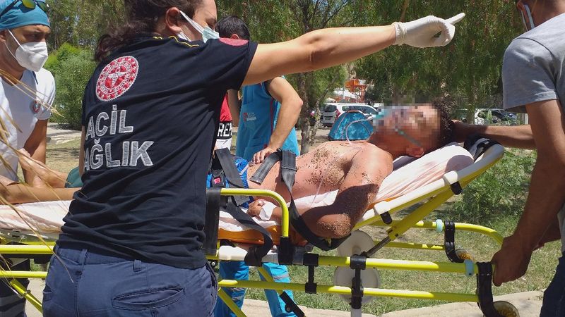 Muğla'da denize giren genç boğulma tehlikesi geçirdi