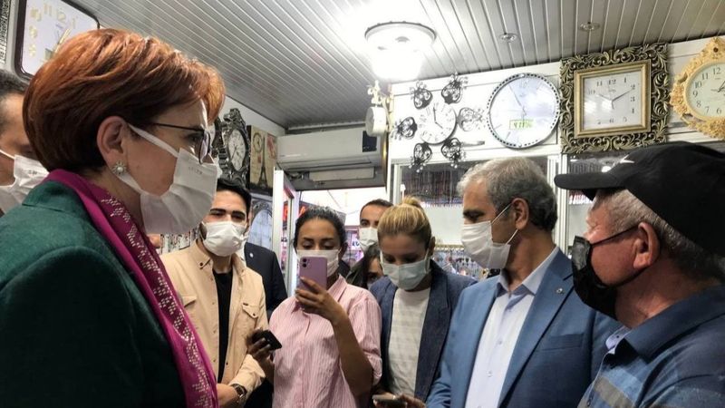 Meral Akşener’in Bayburt ziyaretinde vatandaşlarla partililer arasında arbede