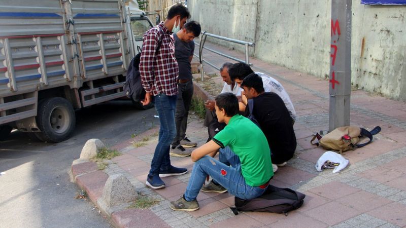 Kağıthane'de göçmenlerin iş bekleyişi