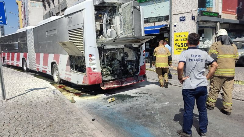 İzmir’de belediye otobüsünün motor bölümünde patlama