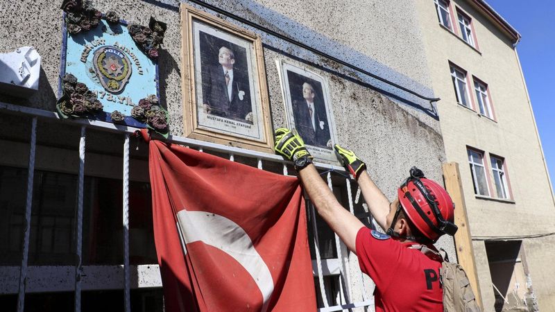 Bozkurt'ta selin izlerini silmek için ekipler seferber oldu