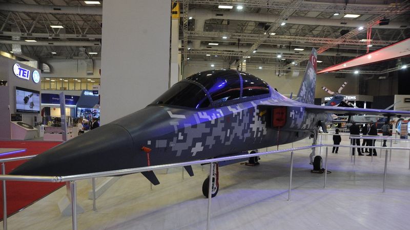 TUSAŞ'ın geliştirdiği Milli Muharip Uçak, IDEF'te görücüye çıktı