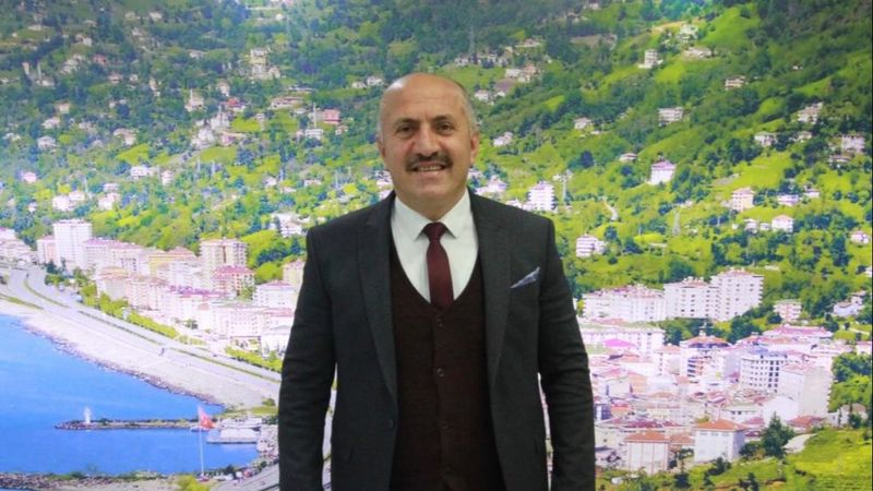 Çayeli Belediye Başkanı, ağabeyini vekaleten belediye başkan yardımcısı atadı