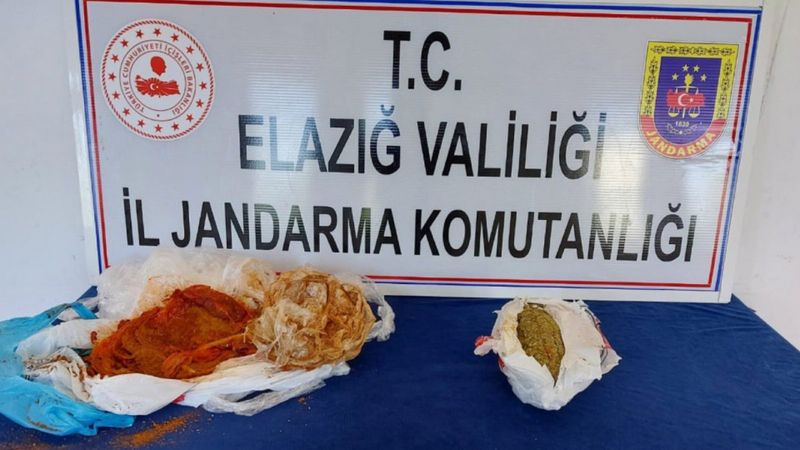 Elazığ'da salça kutusu ve kahve poşetine esrar gizlendi