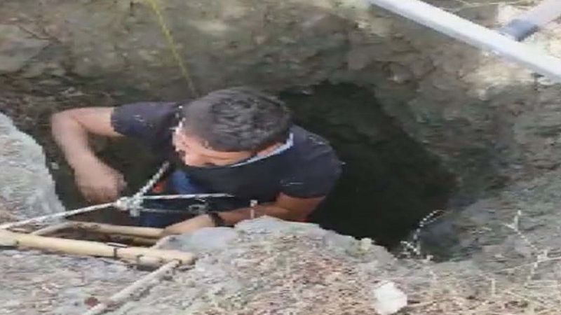 Arnavutköy’de, fotoğraf çekerken definecilerin açtığı çukura düştü