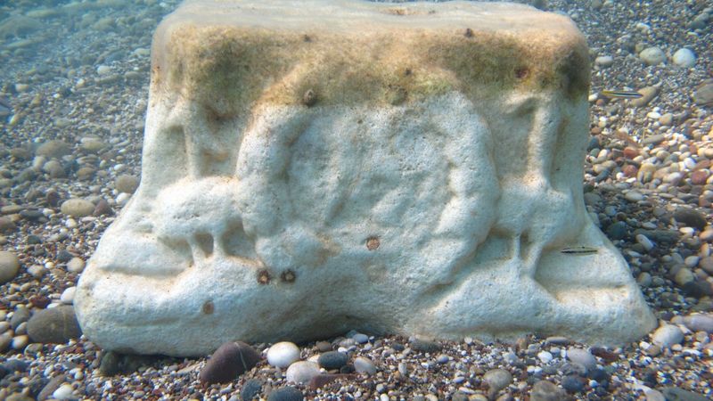 Antalya'da denizin altında Roma sütunu çıktı