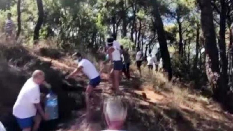 Heybeliada’da orman yangınına insan zinciri ile müdahale