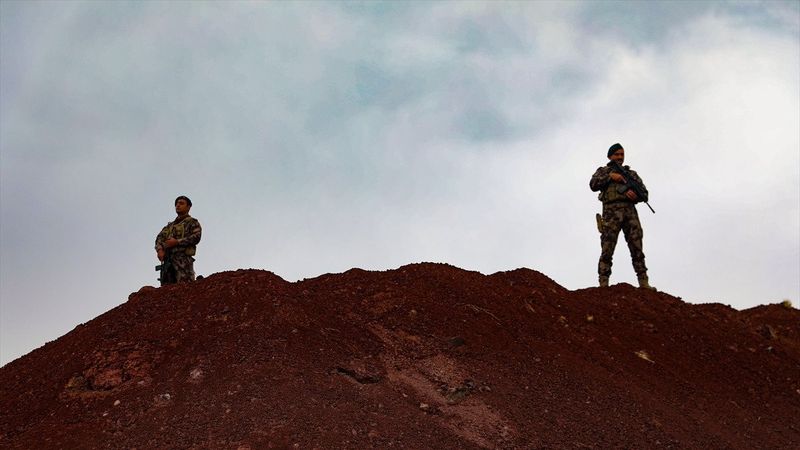 Türkiye-İran sırında duvar örme çalışmaları devam ediyor