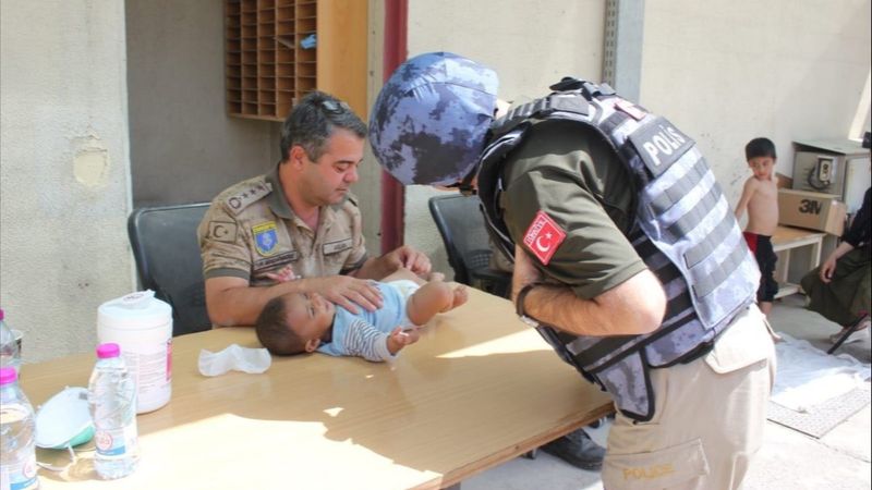 MSB, Afganistan’daki Türk askerlerinin çocuklara yardım ettiği anları paylaştı