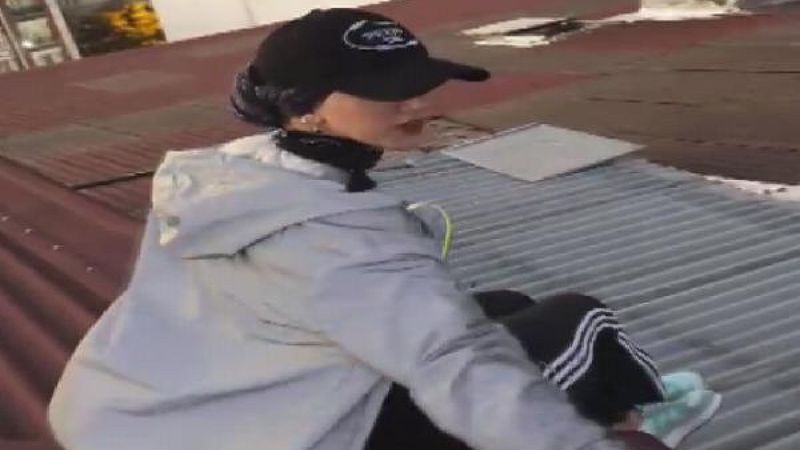 Esenyurt'ta poz verirken çatıdan düşen genç kız defnedildi