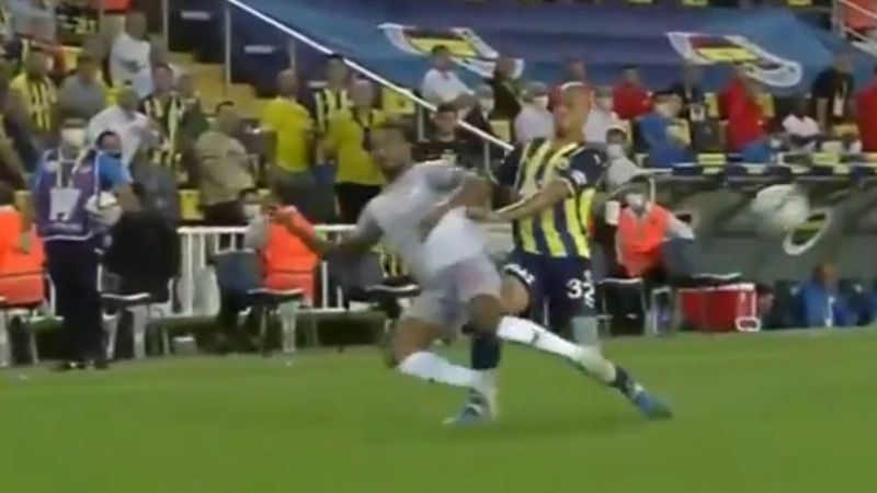 Fenerbahçe'nin iptal olan golü tartışma yarattı