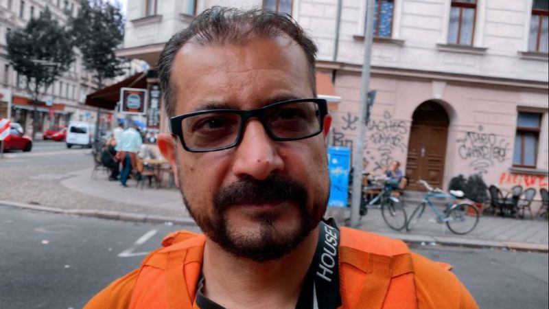 Afganistan’ın eski iletişim bakanı, Almanya’da bisikletli kurye oldu