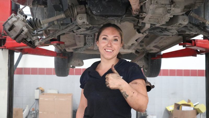 Bolu'da sanayide 3 yıldır ustalık yapan Yemen Gül