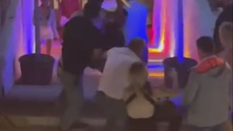 Alaçatı'da gece kulübü çalışanları bir müşteriyi öldürdü