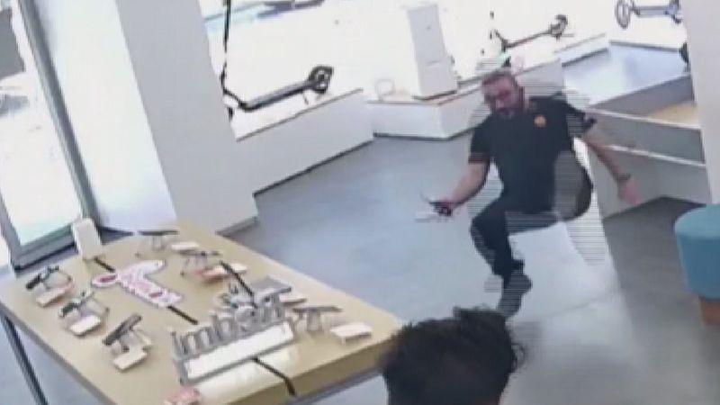 Malatya'da iş yerine giren fare, çalışanı yere serdi