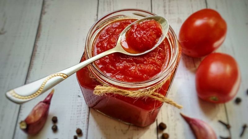Kışlık domates nasıl hazırlanır? Domates sosu tarifi...