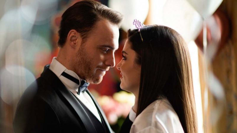 Evlilik yolu gözüktü! Kerem Bürsin ve Hande Erçel aile radarında