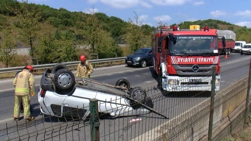 Kartal’da otomobil takla attı, trafik kilitlendi