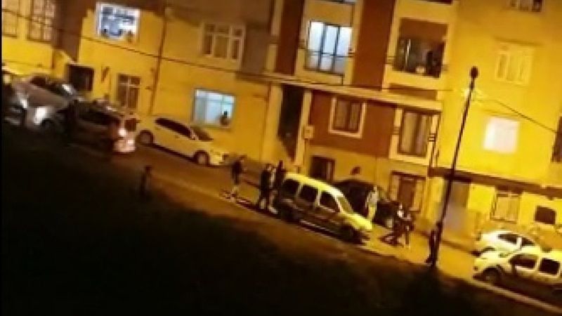 Sultangazi’de vatandaşlar, kaçak göçmenleri taşıyan sürücüyü kovaladı