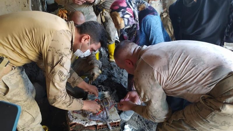 Kastamonu’da jandarma, balçıkta bulunan altınları sahiplerine ulaştırdı