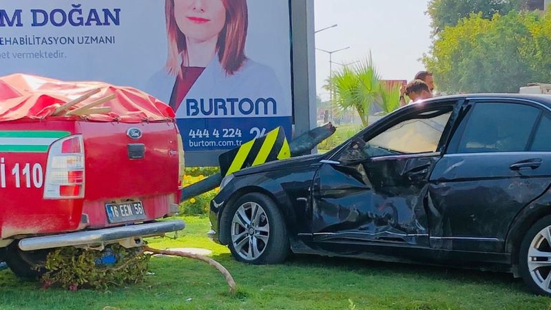 Bursa'da tarla yangınına giden orman itfaiyesi kaza yaptı