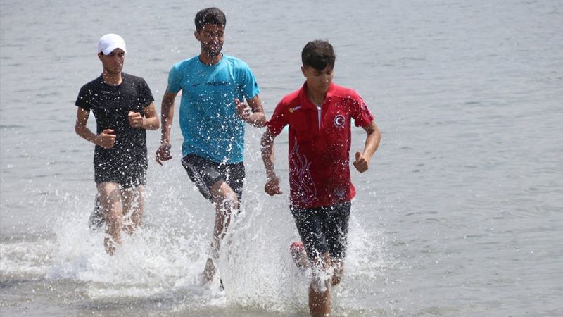 Van Gölü kıyısında yaptığı antrenmanlarla 1 ayda 3 şampiyonluk kazandı