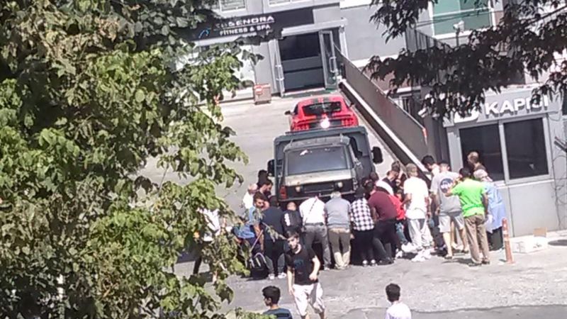 Gaziosmanpaşa'daki kadın, çekicinin altında kaldı