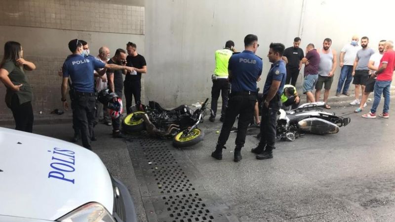 İzmir'de iki motosiklet çarpıştı: 3 Yaralı
