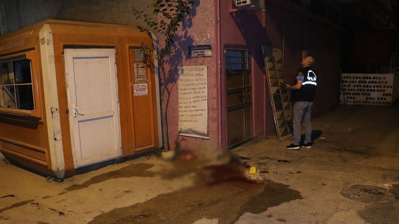 Adana'da tartıştığı şahsı bacaklarından vurdu