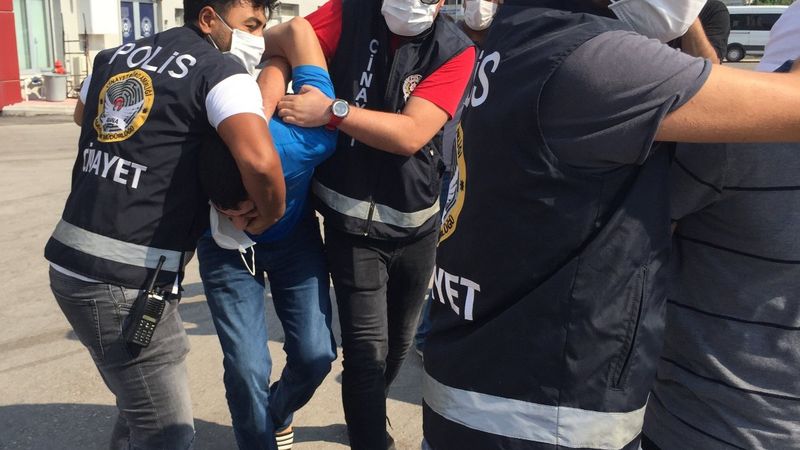 Adana'da eski sevgilisinin erkek arkadaşını vurdu