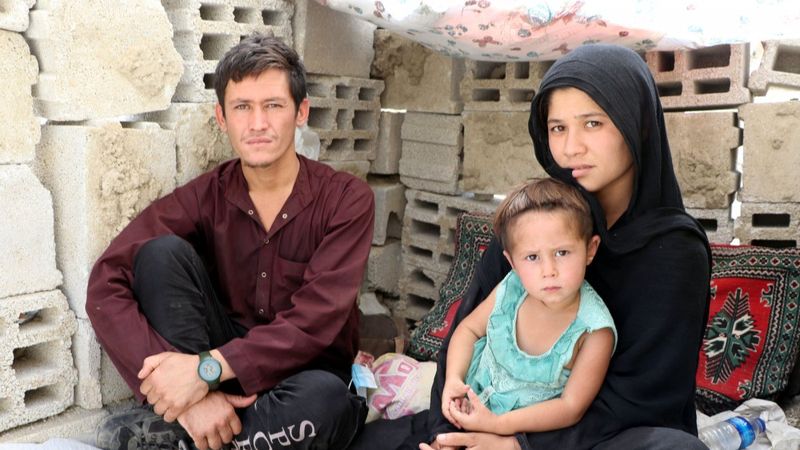 Eşi ve bebeğiyle Afganistan'dan Van'a gelen adam, ölüm korkusu yaşıyor