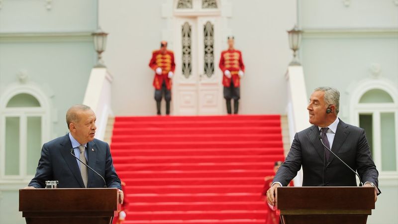 Karadağ'da, Cumhurbaşkanı Erdoğan'dan 2022 Dünya Kupası mesajı