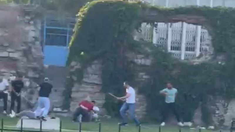 Fatih’te sopalı ve silahlı kavga anları kamerada