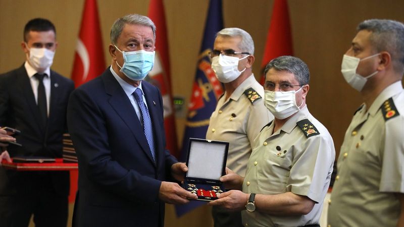 Terfi eden TSK personeli, rütbelerini aldı