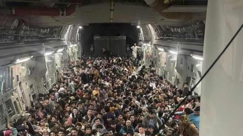 Afgan gazeteci kargo uçağıyla kaçışını anlattı