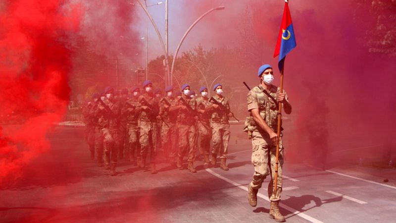 Bolu’da mavi bereli komandoların görkemli 30 Ağustos yürüyüşü