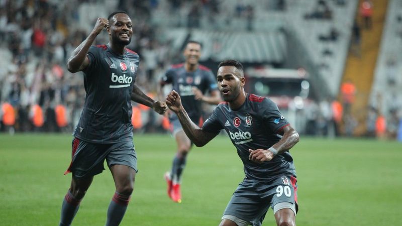 Alex Teixeira sakatlandı