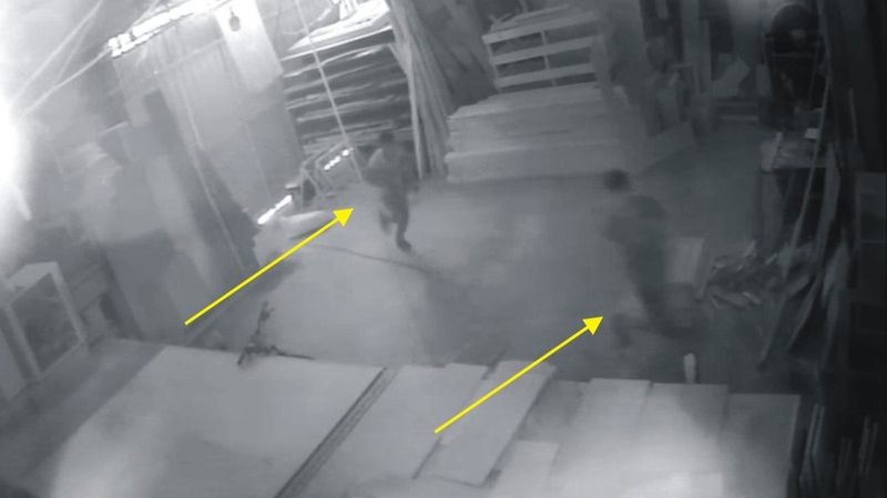 Osmaniye'de hırsızlar, girdikleri iş yerinde fotoğraf çekilip eğlendi