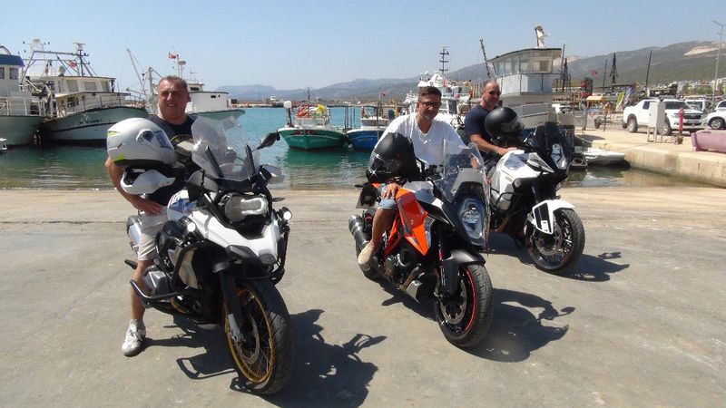 3 arkadaş, 'güvenilir değil' iddiasını çürütmek için Almanya'dan Türkiye'ye geldi