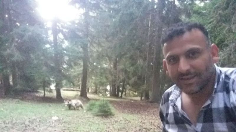 Artvin’de taksi şoförü ayı ile selfie çekti
