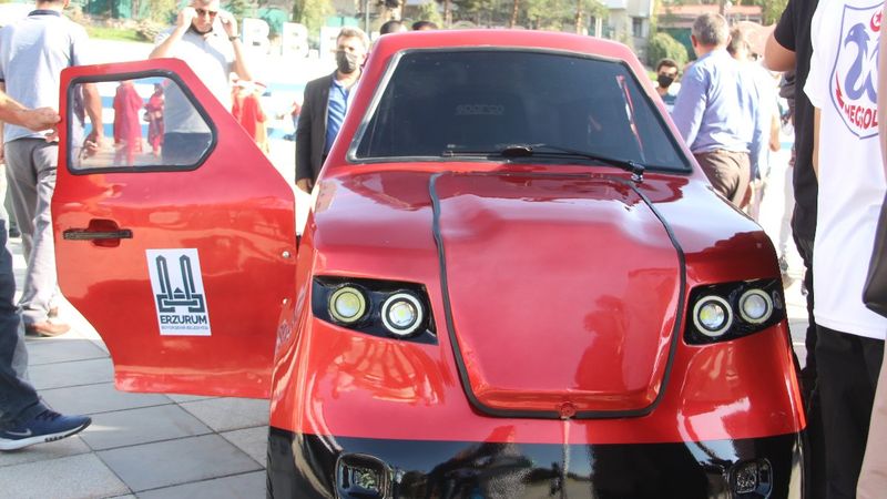 Erzurum'da imam hatipli öğrenciler, Tesla'ya rakip elektrikli araç üretti