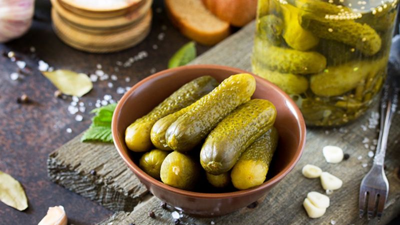 Turşunun üzerindeki beyaz tabaka neden oluşur?