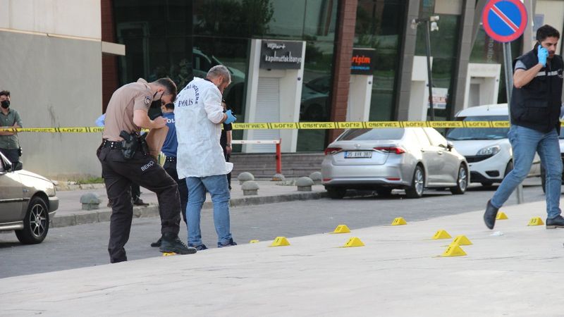 İzmir'de ortaklar arasında silahlı kavga