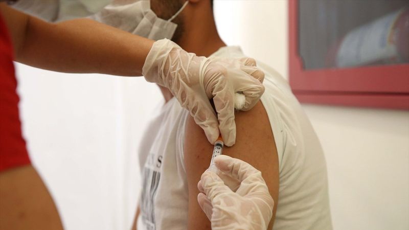 Türkiye'de uygulanan aşı dozu miktarı 95 milyonu geçti