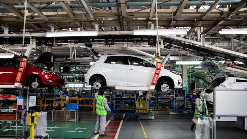 Renault, İspanya'da üretime verdiği arayı uzattı