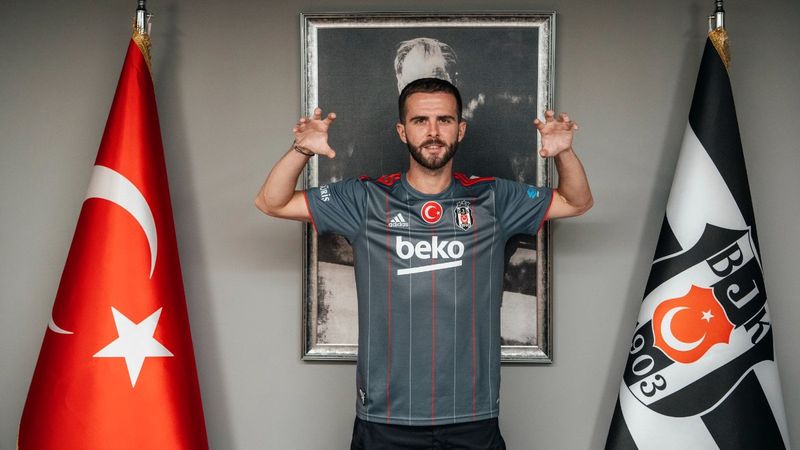 Miralem Pjanic formayı giydi