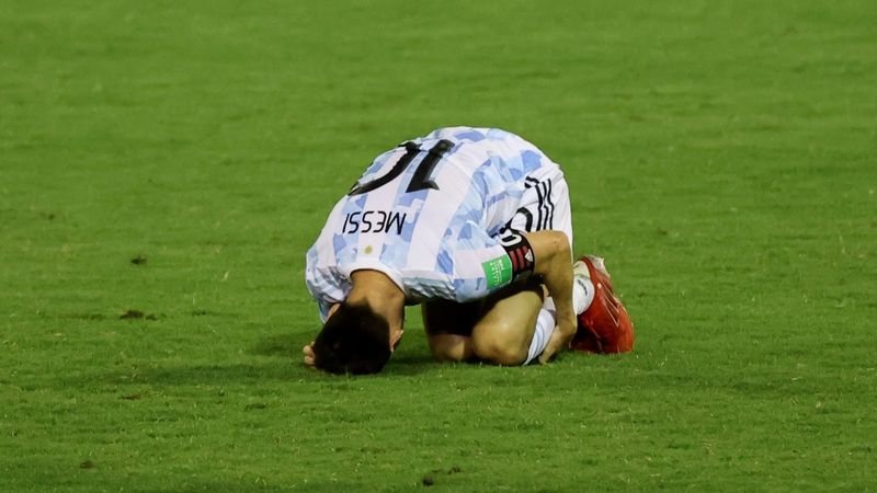 Lionel Messi'ye acımasız faul