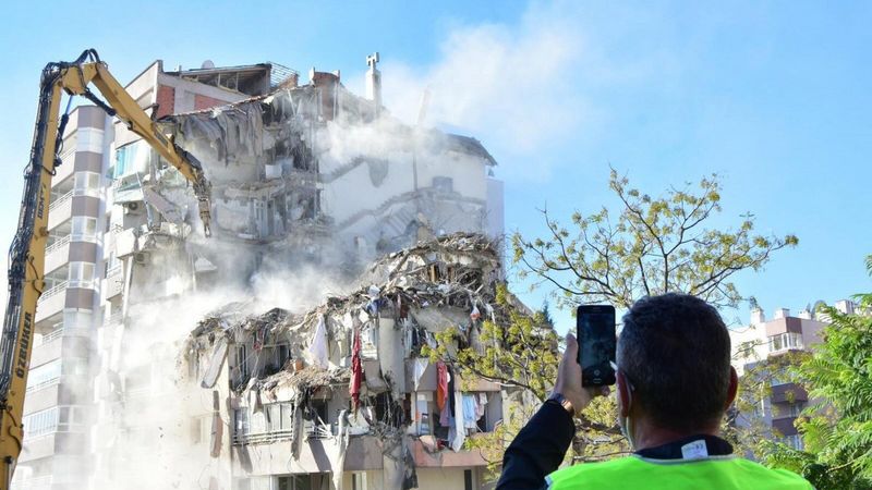 İzmir depreminde yıkılan Yılmaz Erbek Apartmanı’nın mimarına tahliye